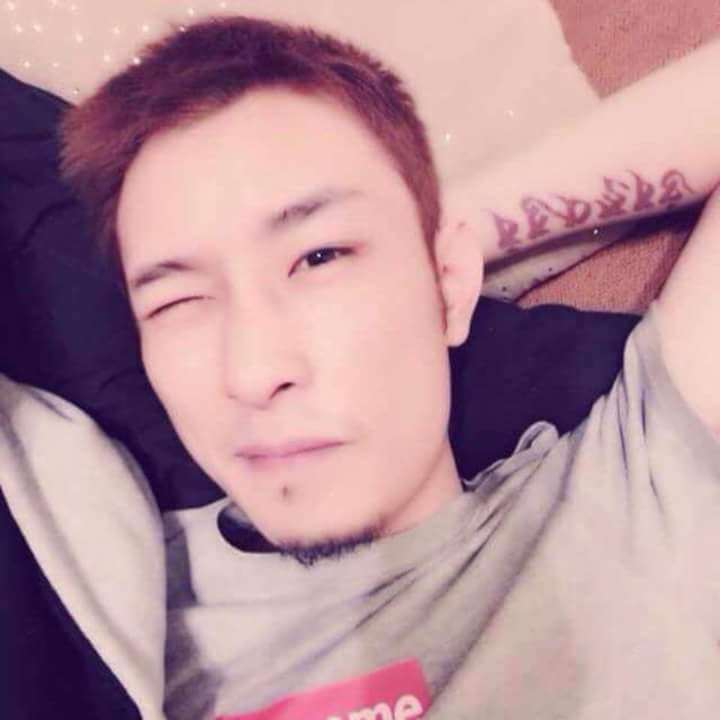 难得拥抱的第一张照片--兰州相亲服务中心