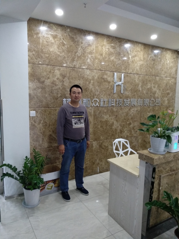 雨中的伞的第一张照片--兰州相亲服务中心