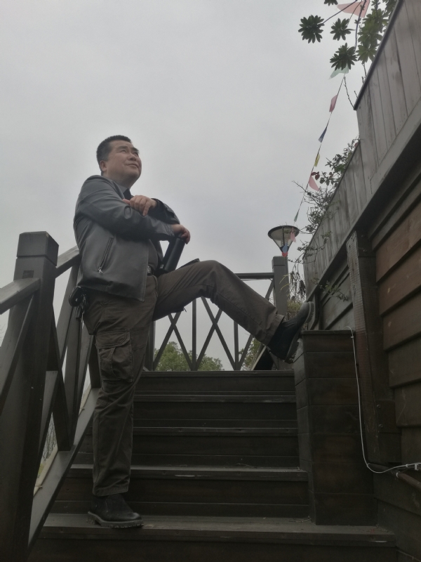 孤单背影的第一张照片--兰州相亲服务中心