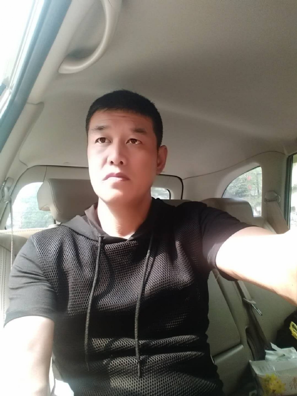 深爱的疯子的第一张照片--兰州相亲服务中心