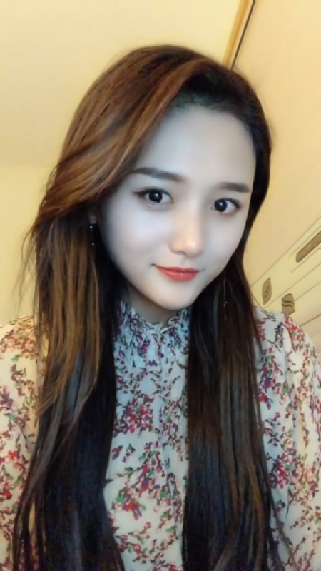 淡然一笑的第一张照片--兰州相亲服务中心