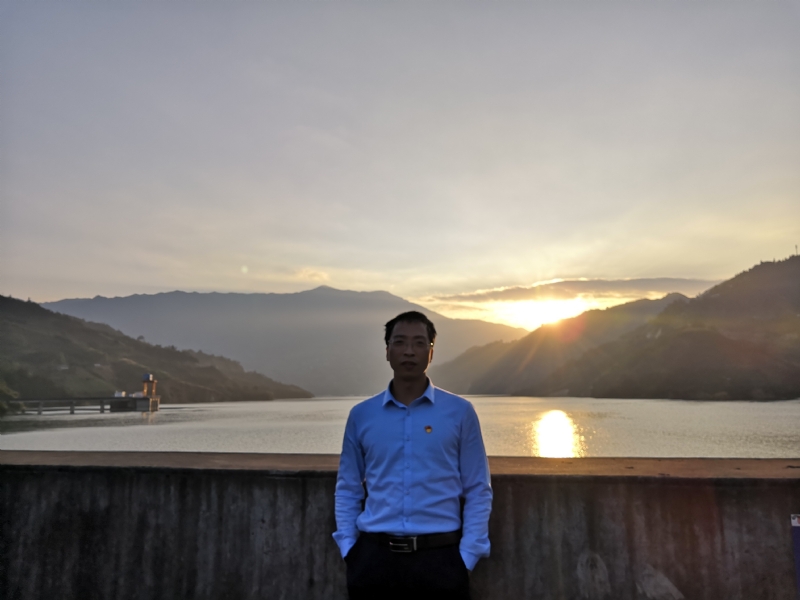 庸人自扰的第一张照片--兰州相亲服务中心