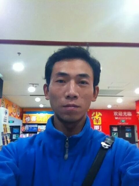 青草地溪水边的第一张照片--兰州相亲服务中心