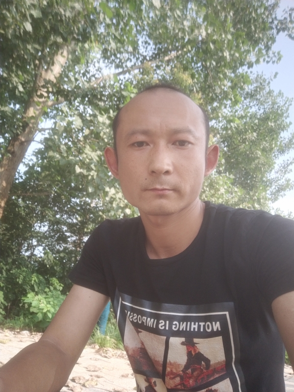 80大叔的第二张照片--兰州相亲服务中心