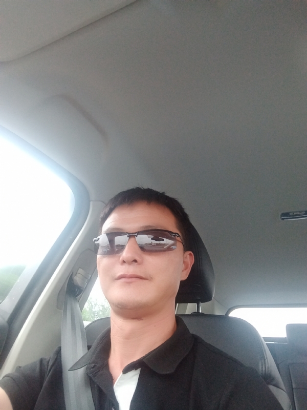 孤独的男人的第二张照片--兰州相亲服务中心