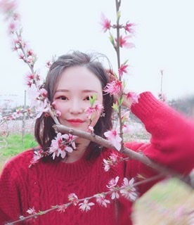 小桌子的第一张照片--兰州相亲服务中心