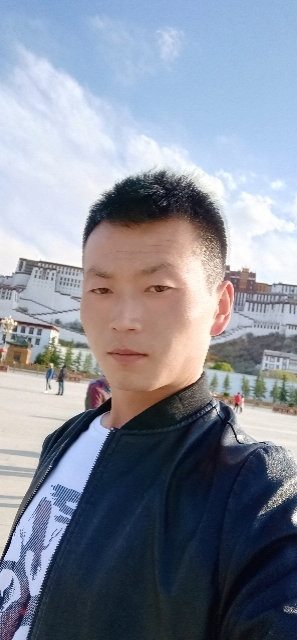 阳光下的小草的第一张照片--兰州相亲服务中心