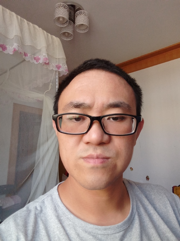 小涨常鸿的第一张照片--兰州相亲服务中心