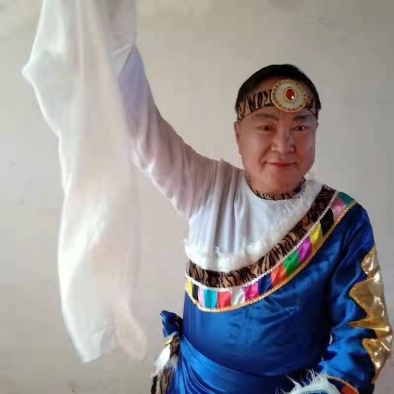 走在冷风中的第一张照片--兰州相亲服务中心