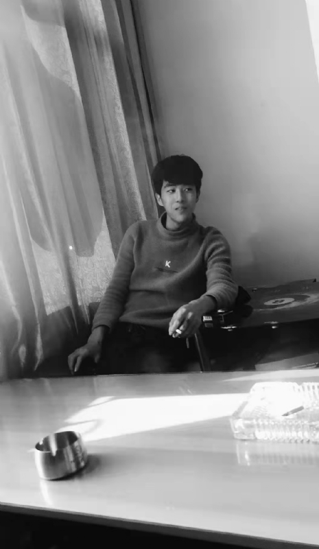 酷似小丑的第二张照片--兰州相亲服务中心