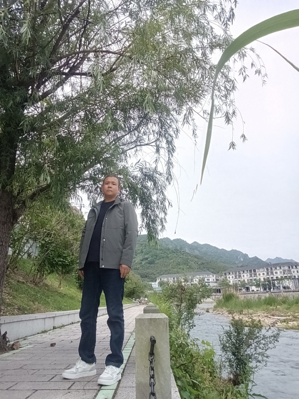 飞雪飘零的第一张照片--兰州相亲服务中心