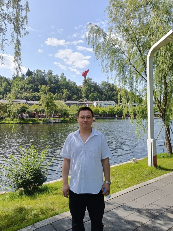 风雨相伴的第一张照片--兰州相亲服务中心