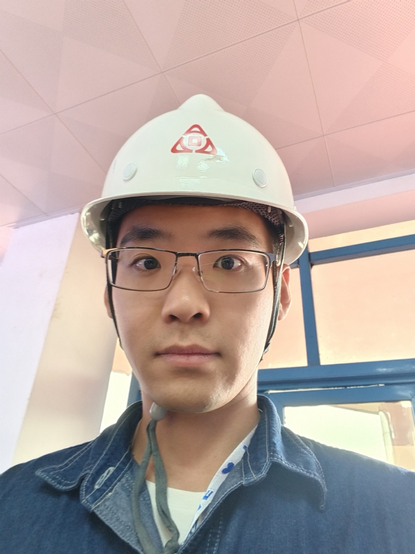 何鹏宇的第二张照片--兰州相亲服务中心