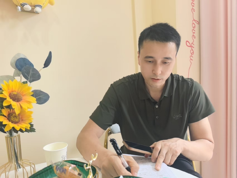 笑看一切的第二张照片--兰州相亲服务中心