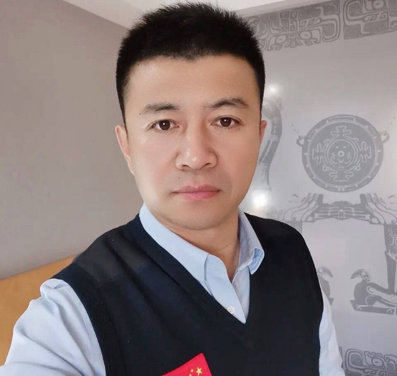 生在红旗下的第一张照片--兰州相亲服务中心