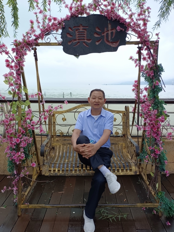 奋斗的第二张照片--兰州相亲服务中心